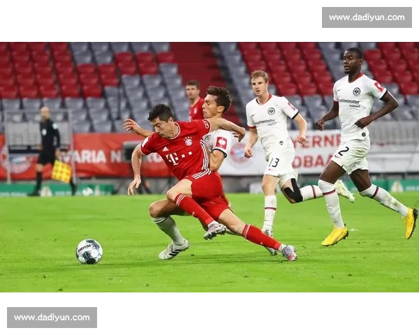 德甲榜首激战引爆激情两强争夺领先地位